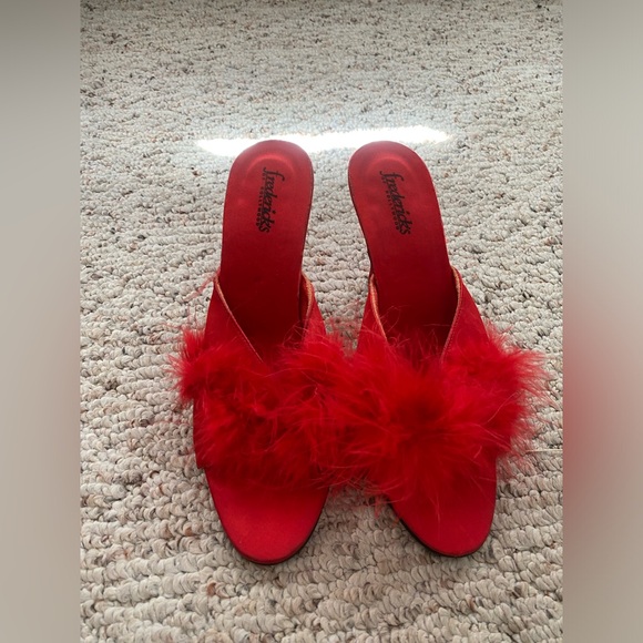 Fredrick’s of Hollywood slip on kitten heels - Picture 4 of 4